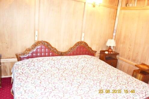 New Sydney Houseboat, Srinagar 2